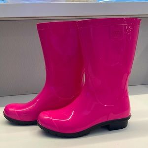 Girls UGG Rain boot Pink with black sole